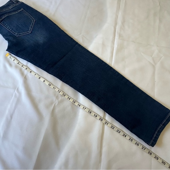 Apt. 9 Blue Straight Leg Jeans with Faded Wash Size 4 - Picture 4 of 7